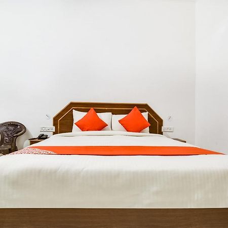 Capital O 23129 Chelsea Palace Hotell Khajurāho Exteriör bild
