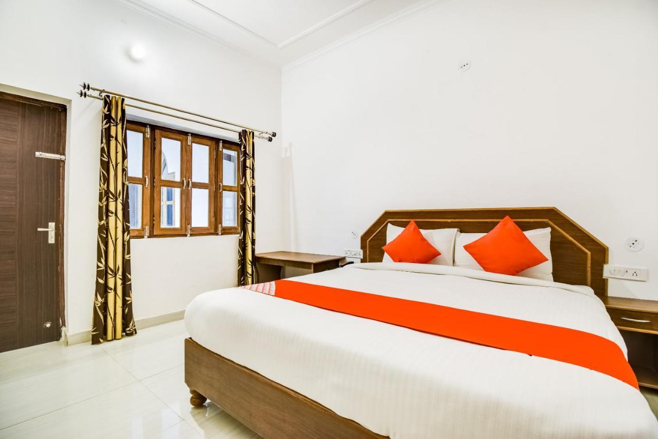 Capital O 23129 Chelsea Palace Hotell Khajurāho Exteriör bild