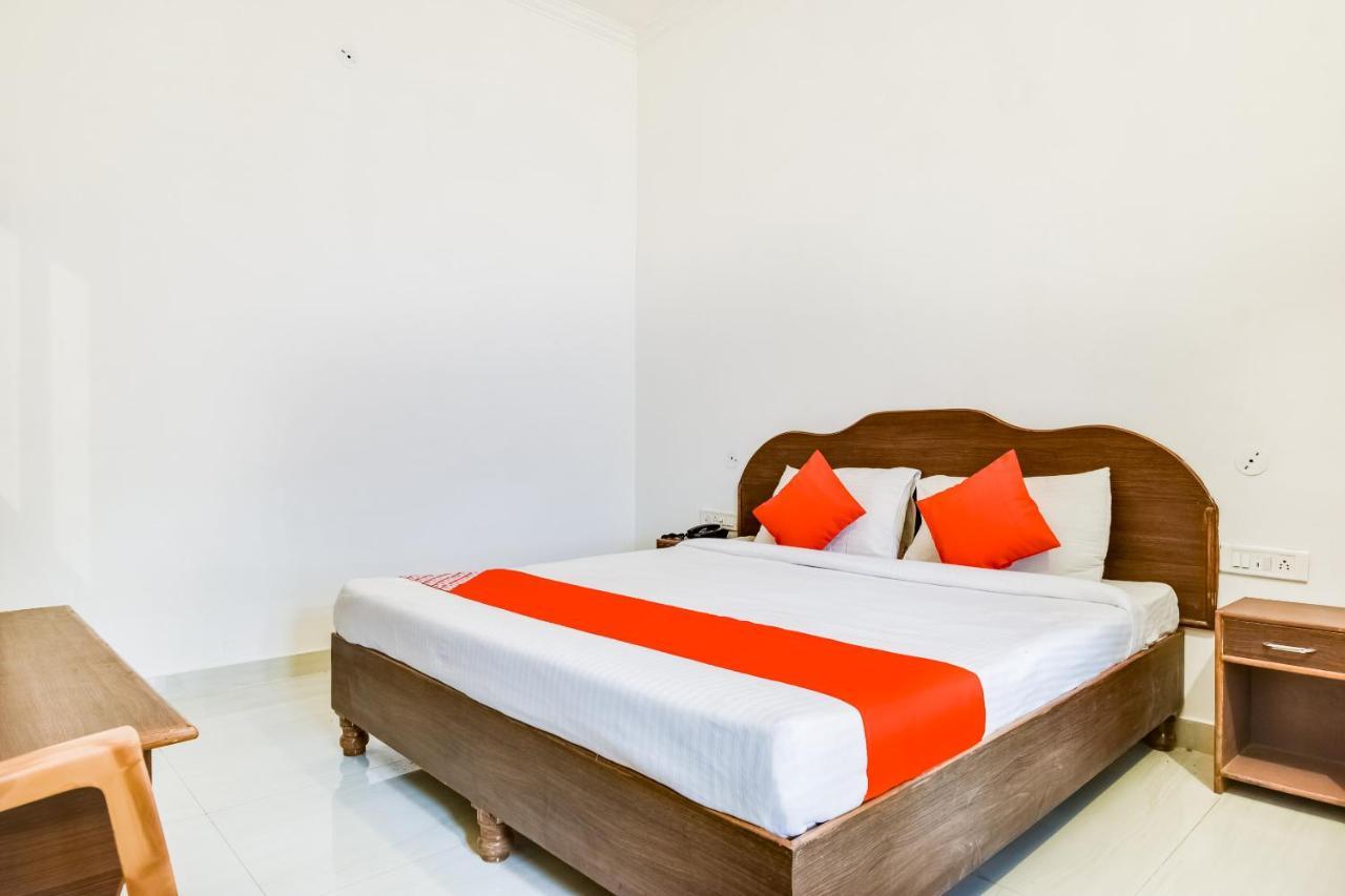 Capital O 23129 Chelsea Palace Hotell Khajurāho Exteriör bild