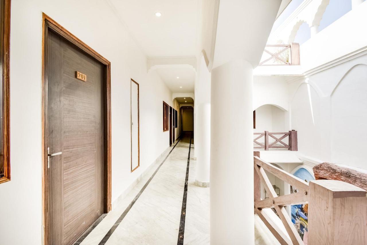 Capital O 23129 Chelsea Palace Hotell Khajurāho Exteriör bild