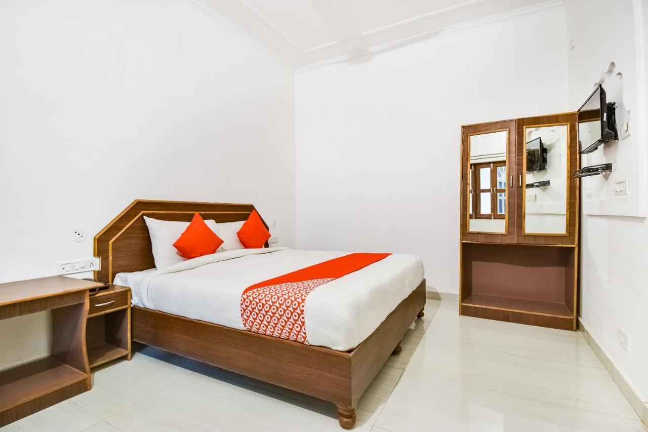 Capital O 23129 Chelsea Palace Hotell Khajurāho Exteriör bild