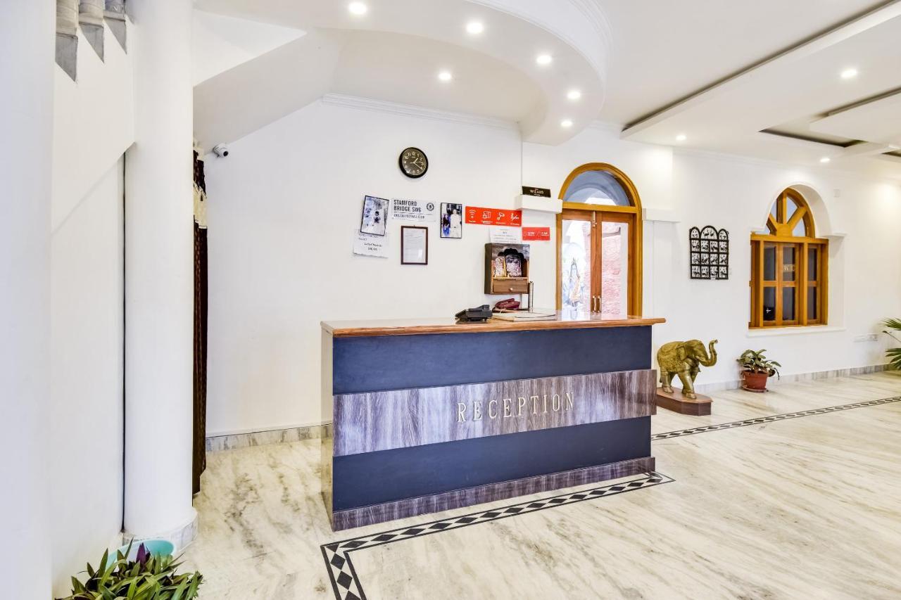 Capital O 23129 Chelsea Palace Hotell Khajurāho Exteriör bild