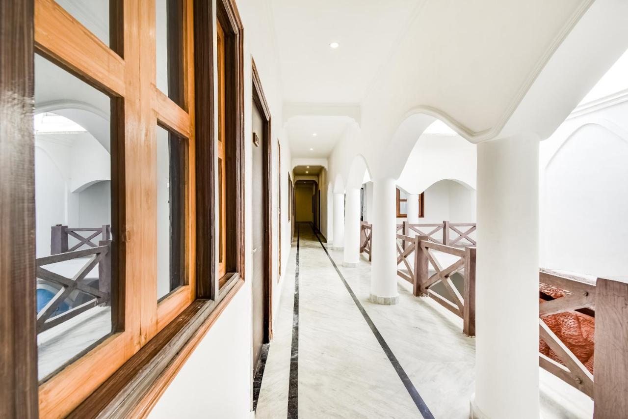 Capital O 23129 Chelsea Palace Hotell Khajurāho Exteriör bild