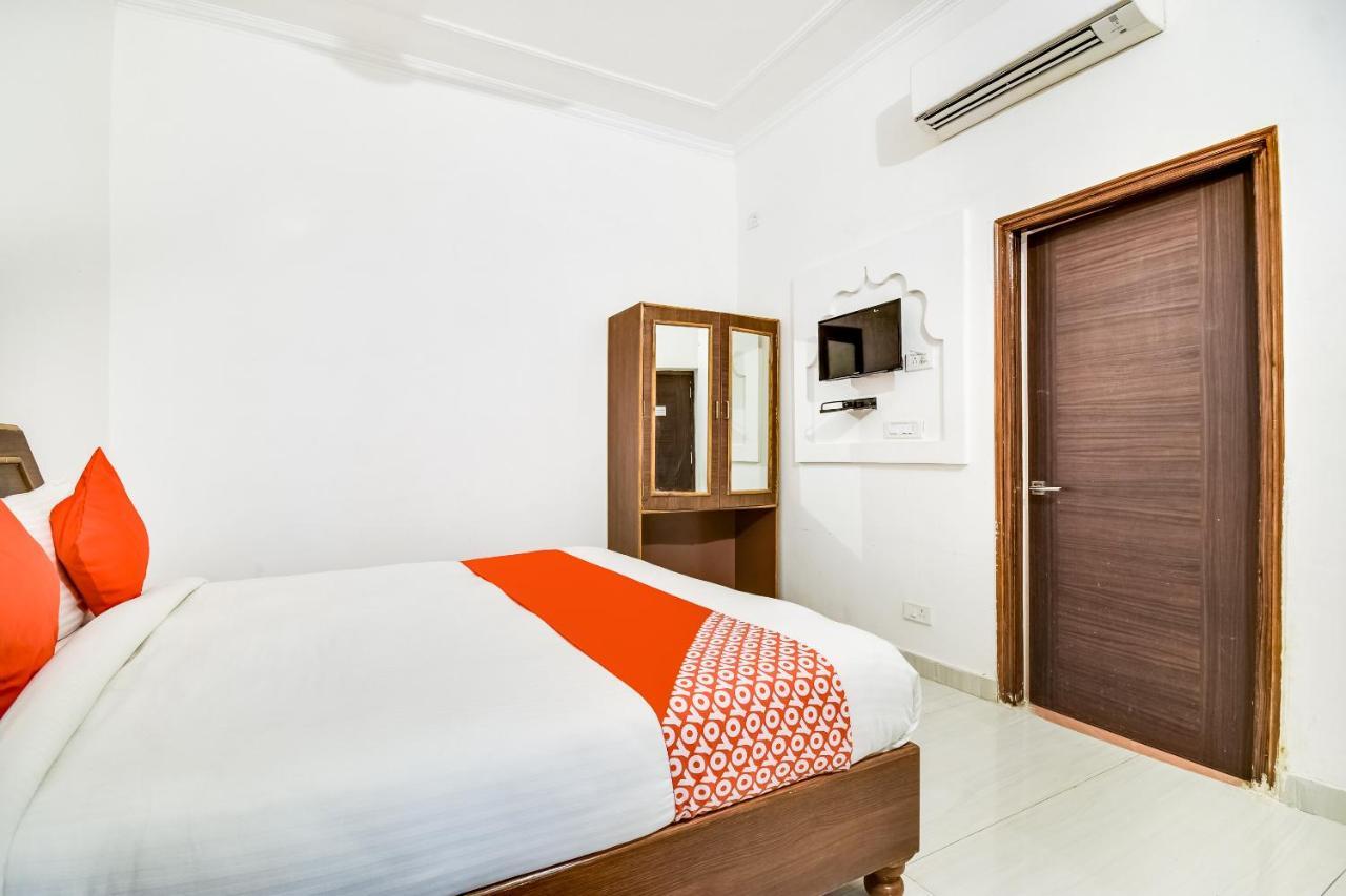 Capital O 23129 Chelsea Palace Hotell Khajurāho Exteriör bild