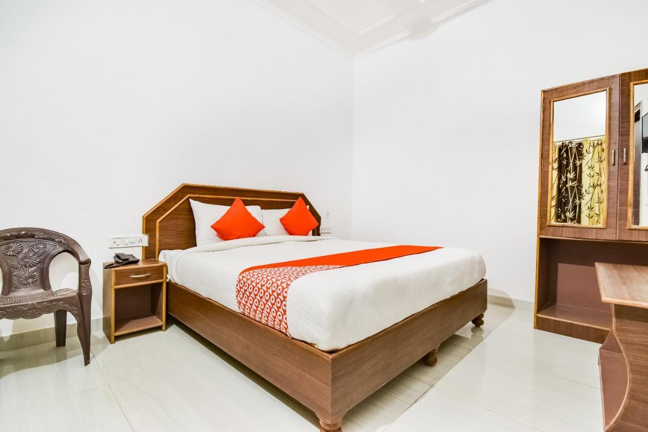 Capital O 23129 Chelsea Palace Hotell Khajurāho Exteriör bild